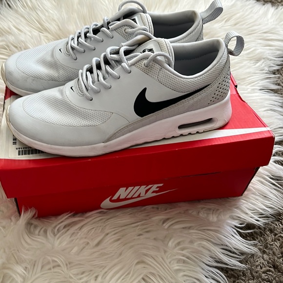 Nike Air Max Thea Sneakers - Picture 1 of 5